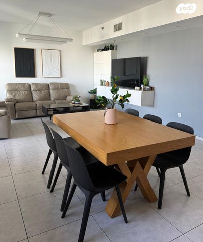 דירה, שייקה אופיר, פסגות אפק, ראש העין