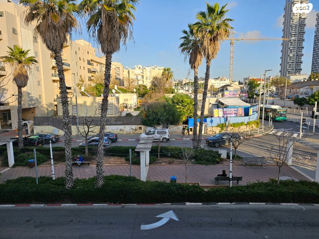 דירה, שדרות בר אילן 6, לב העיר, בת ים