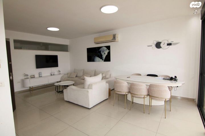 בית פרטי/ קוטג', בבה אידלסון, בנות חיל, ראשון לציון