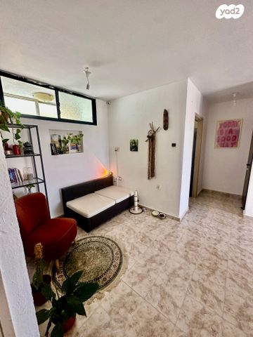 דירה, יצחק שדה, גבעת הרקפות, גבעת תל חי, קרית אתא