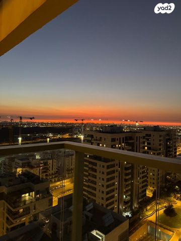 דירה, שייקה אופיר, פסגות אפק, ראש העין