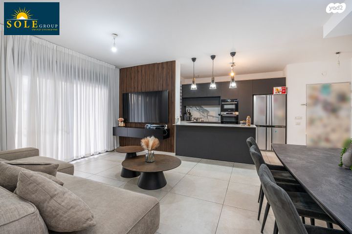 דירת גן, אחדות 28, חריש