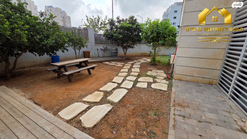 דירת גן, רובין 5, אבני חן, חריש