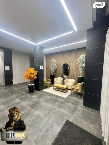 דירה, יצחק שמיר, נווה שרון / שער העיר, נתיבות