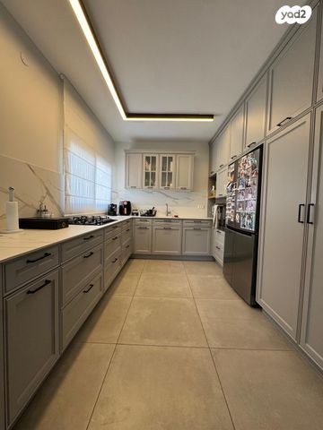 דירה, עקיבא, 2004, רעננה