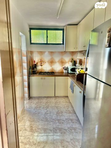 דירה, יצחק שדה, גבעת הרקפות, גבעת תל חי, קרית אתא