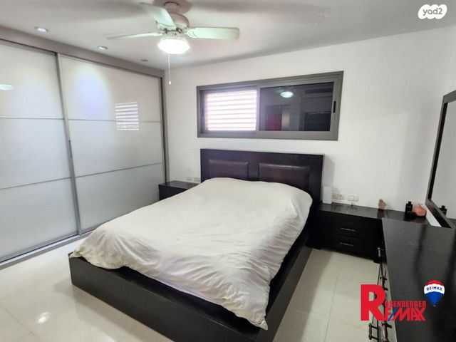 גג/ פנטהאוז, קדושי קהיר 26, נאות רחל, חולון