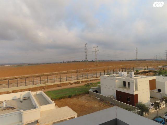 דירה, נעמי שמר, כרמי גת, קרית גת