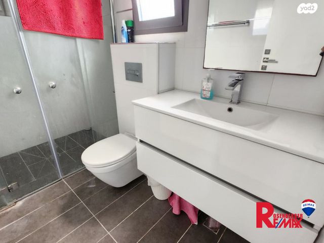 גג/ פנטהאוז, קדושי קהיר 26, נאות רחל, חולון