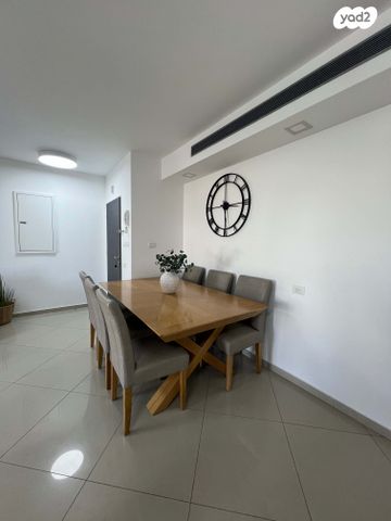 דירה, משה קהירי, רמות הרכס, באר שבע