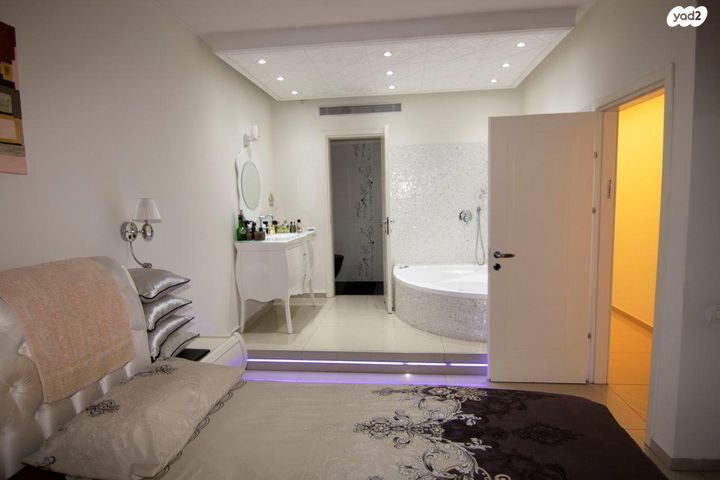 בית פרטי/ קוטג', בבה אידלסון, בנות חיל, ראשון לציון