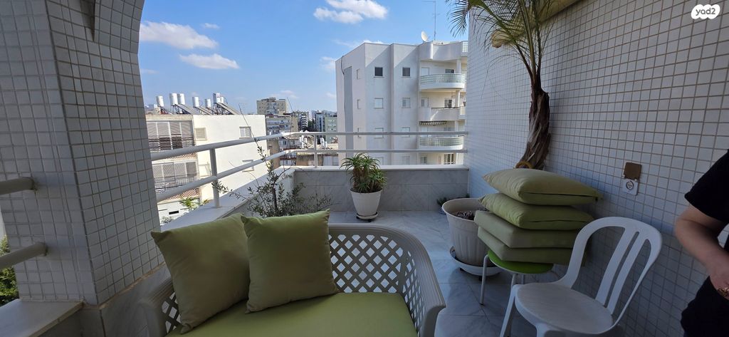 דירה, שלמה קפלנסקי, רמז, מערב ותיק, ראשון לציון