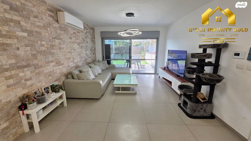 דירת גן, רובין 5, אבני חן, חריש