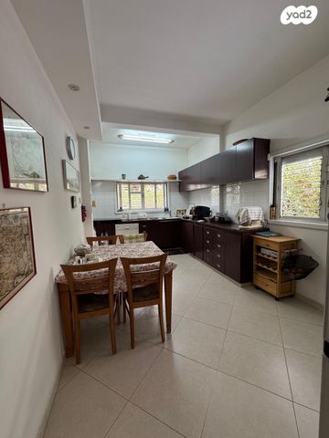 דו משפחתי, חברת חשמל, גבעתיים