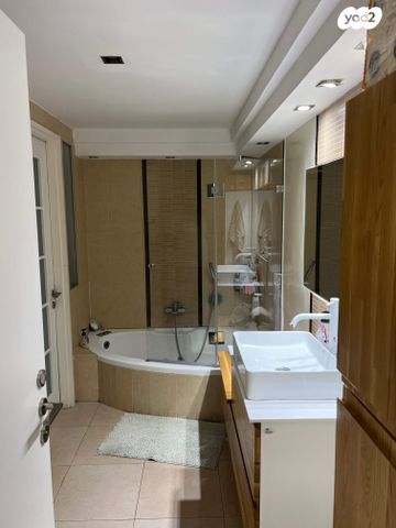 דירה, פנחס אילון, קרית אילון, חולון