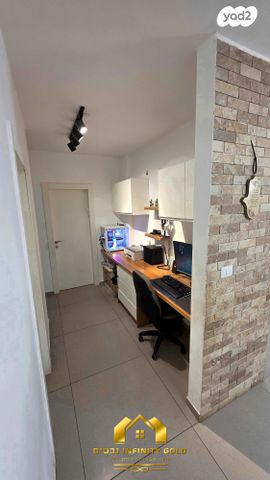 דירת גן, רובין 5, אבני חן, חריש