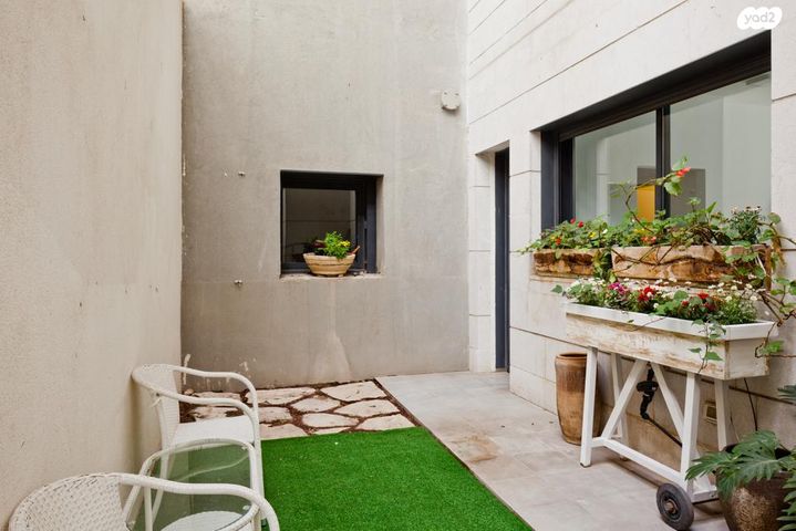 דירת גן, קרליבך 4, גני שרונה, קרית הממשלה, תל אביב יפו