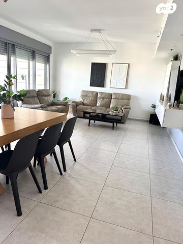 דירה, שייקה אופיר, פסגות אפק, ראש העין