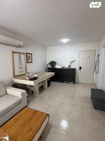 דירה, יצחק בן צבי 1, גיורא, רמלה