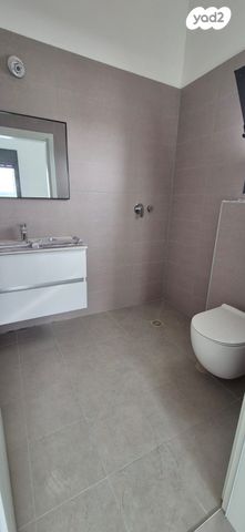 דירת גן, יצחק שמיר, עפולה