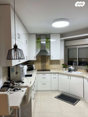 דירה, פנחס אילון, קרית אילון, חולון