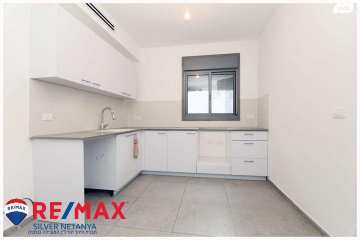 דירה, הרב נריה 3, קרית השרון, נתניה