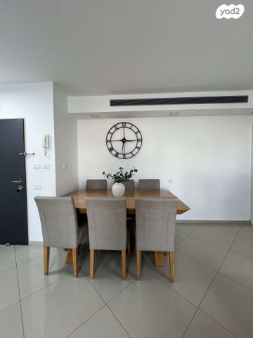 דירה, משה קהירי, רמות הרכס, באר שבע