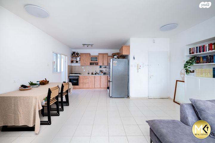 דירה, המסילה, פרדס חנה כרכור