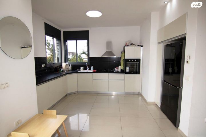 בית פרטי/ קוטג', בבה אידלסון, בנות חיל, ראשון לציון