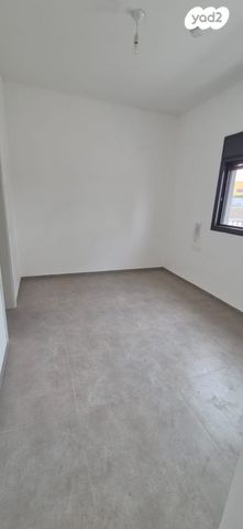 דירת גן, יצחק שמיר, עפולה