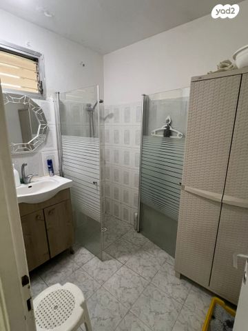 דירה, יצחק בן צבי 1, גיורא, רמלה