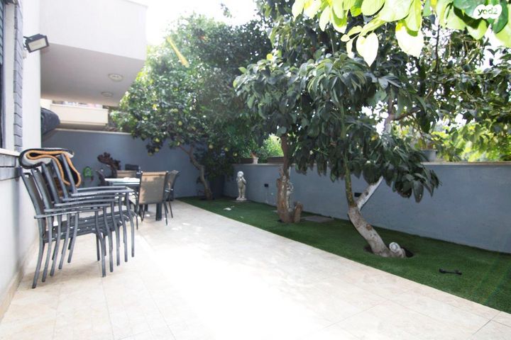 בית פרטי/ קוטג', בבה אידלסון, בנות חיל, ראשון לציון