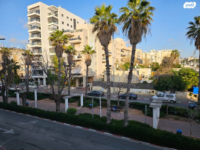 דירה, שדרות בר אילן 6, לב העיר, בת ים