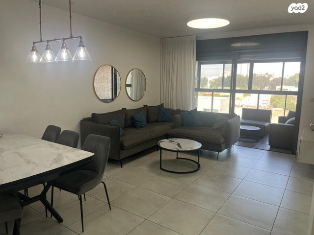 אהובה עוזרי 