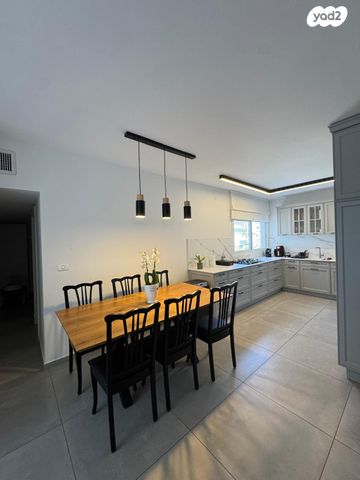 דירה, עקיבא, 2004, רעננה