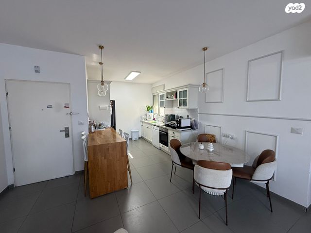 דירה, אפרים שריר, נהריה