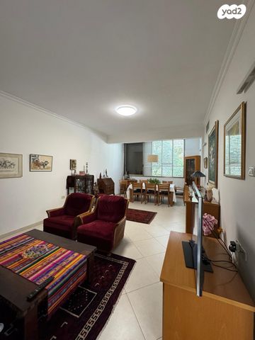 דו משפחתי, חברת חשמל, גבעתיים