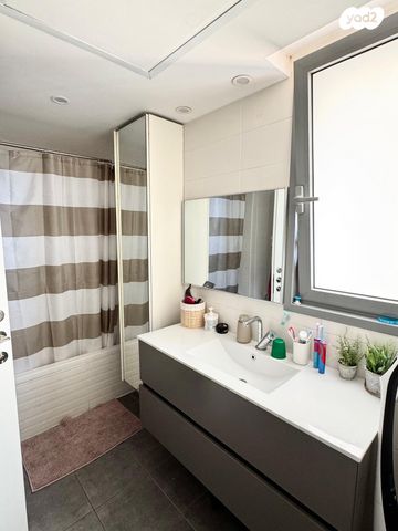 דירה, שייקה אופיר, פסגות אפק, ראש העין