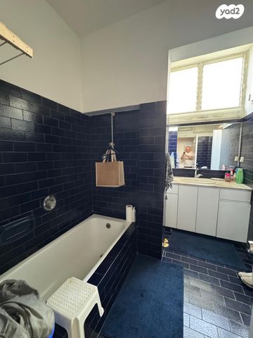 דו משפחתי, חברת חשמל, גבעתיים