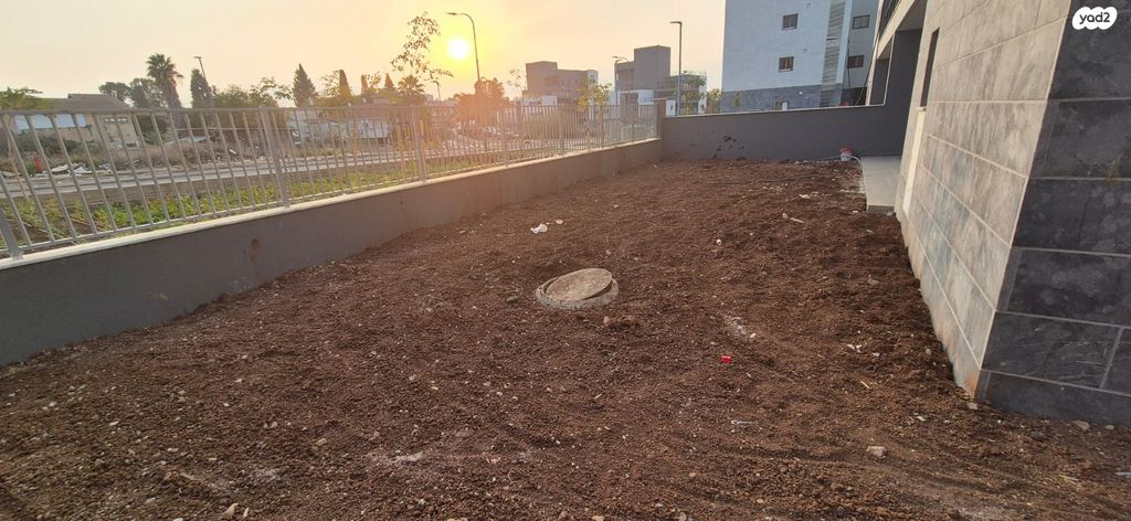 דירת גן, יצחק שמיר, עפולה