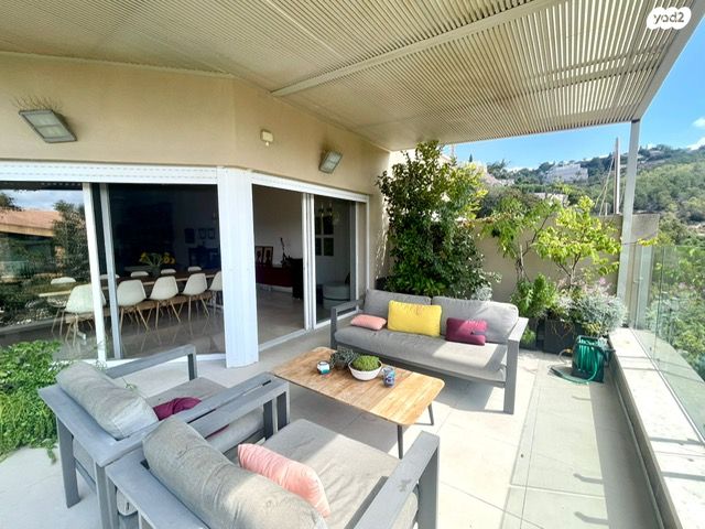 דו משפחתי, אסתר רבין, הוד הכרמל, דניה, חיפה