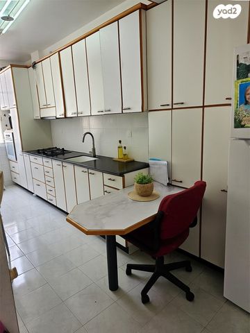 דירה, בית וגן 6, לב העיר, בת ים