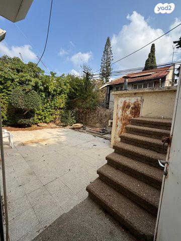 דו משפחתי, חברת חשמל, גבעתיים