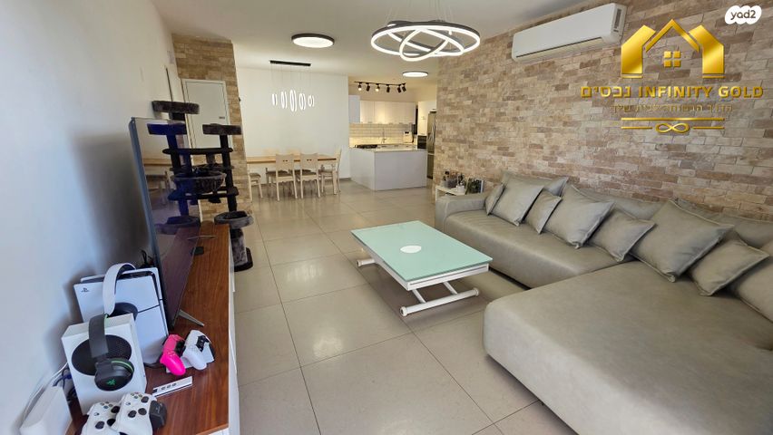 דירת גן, רובין 5, אבני חן, חריש