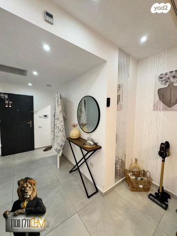 דירה, יצחק שמיר, נווה שרון / שער העיר, נתיבות