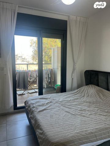 דירה, אהובה עוזרי, המחנה הצבאי, קרית מלאכי