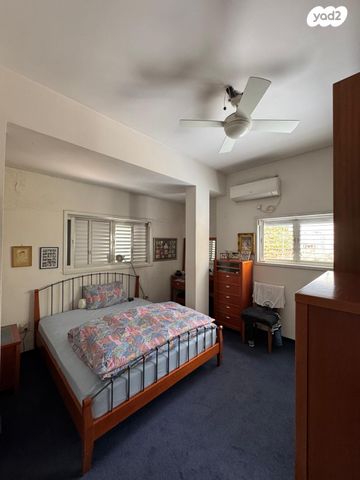 דו משפחתי, חברת חשמל, גבעתיים