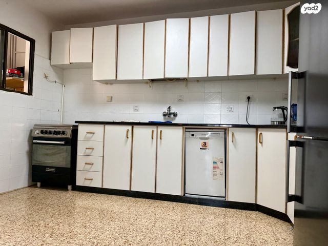 דירה, יהושע בן נון, המכבים, גבעת זאב