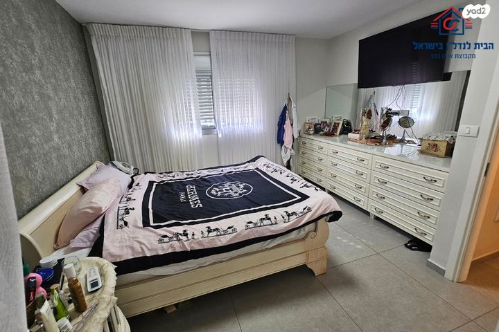 דירה, אריק איינשטיין, קרית רבין, חולון