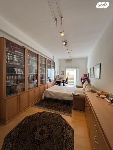 דו משפחתי, חברת חשמל, גבעתיים